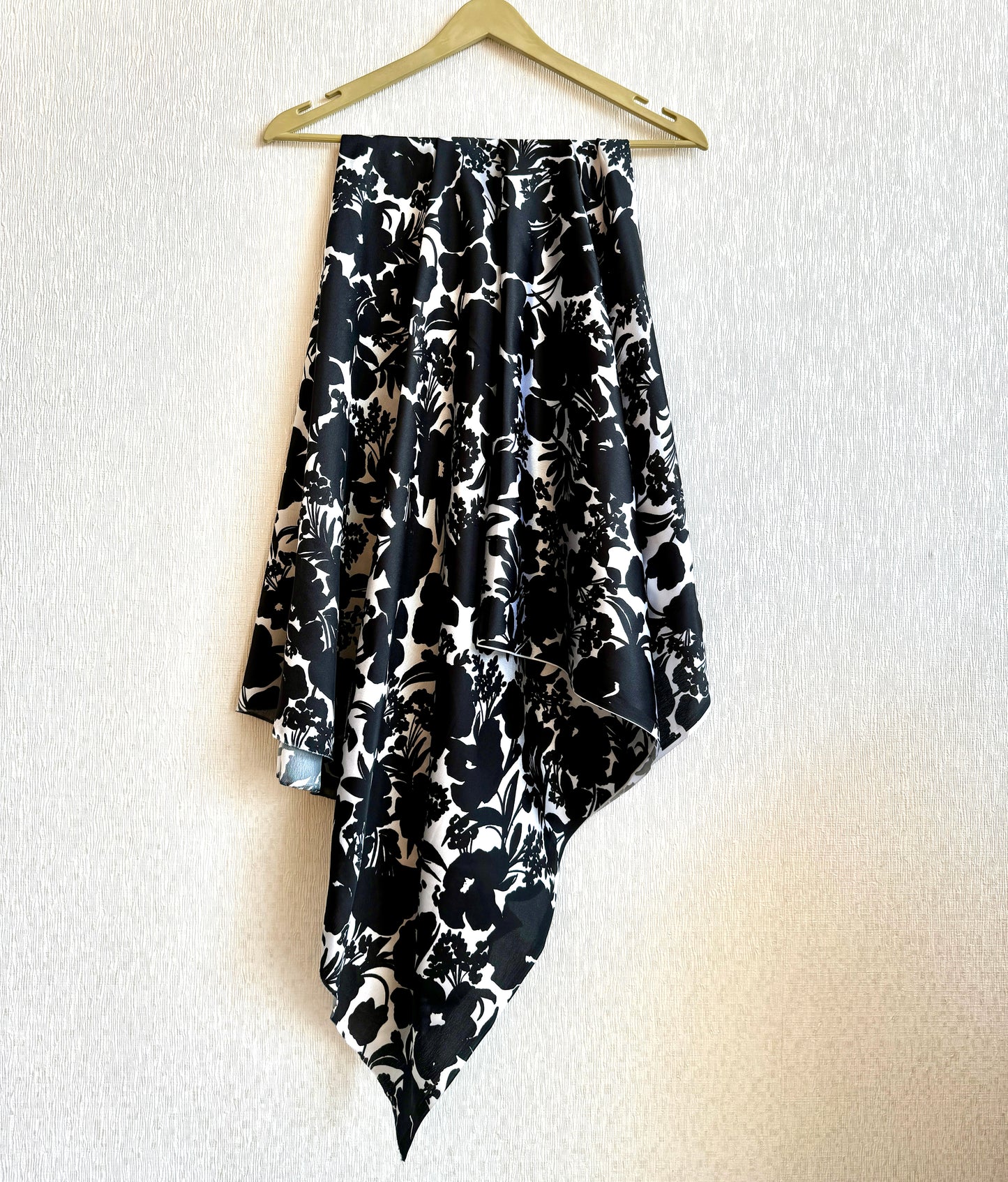 Charcoal Black & White Floral Pattern